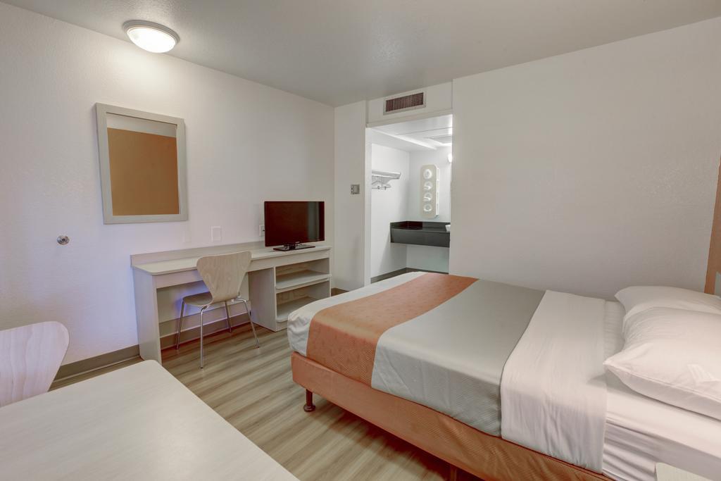Motel 6-Corona, Ca Екстериор снимка